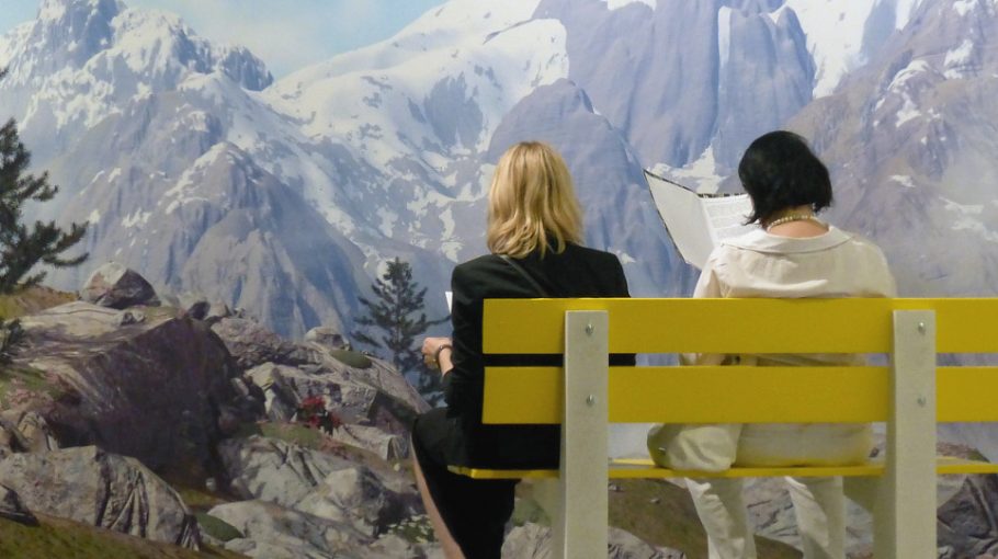 Real-Time: Showing Art in the Age of New Media (2009)